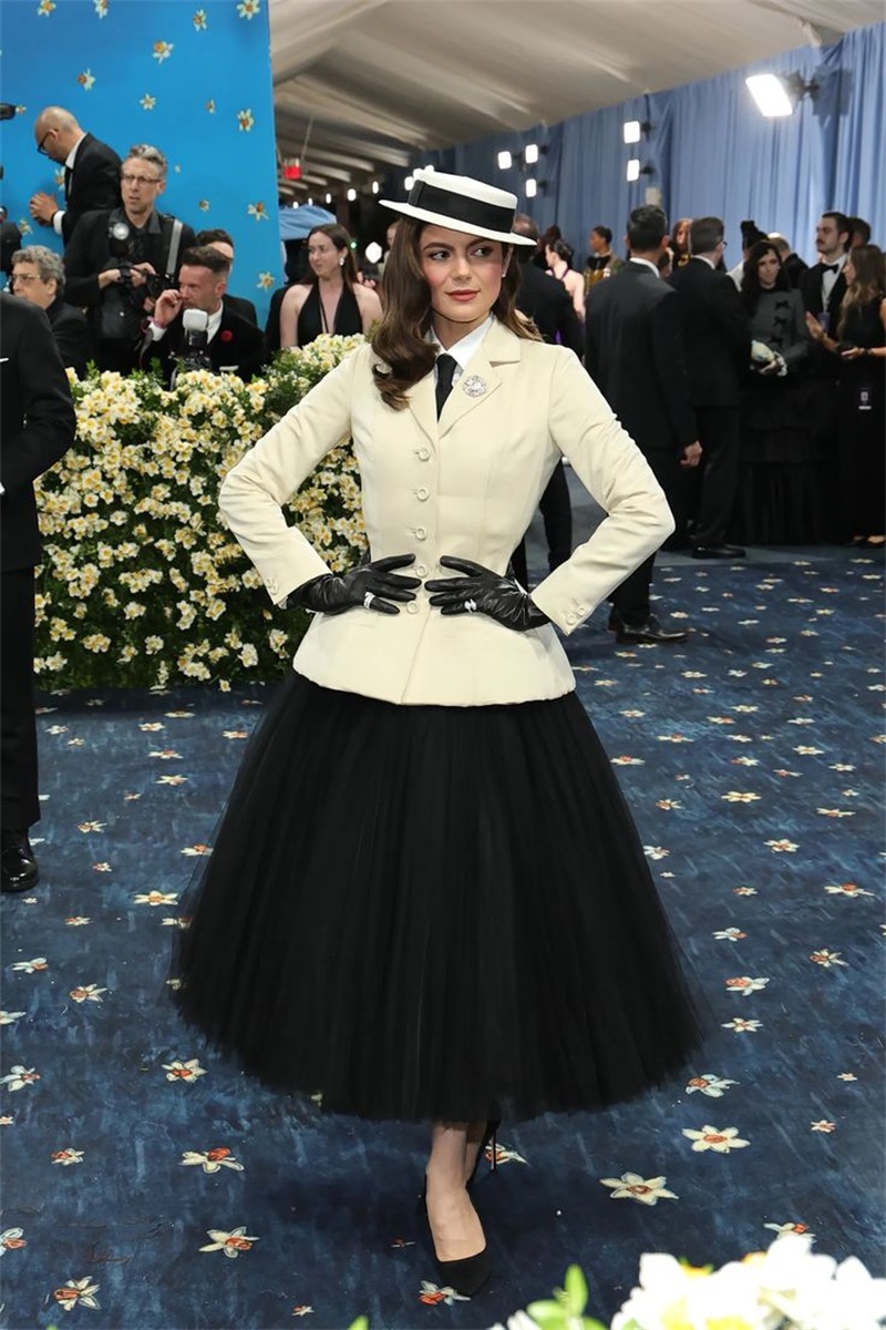 Women Formal Wear With Black Blazer - White Women Office Suits Skirt Set