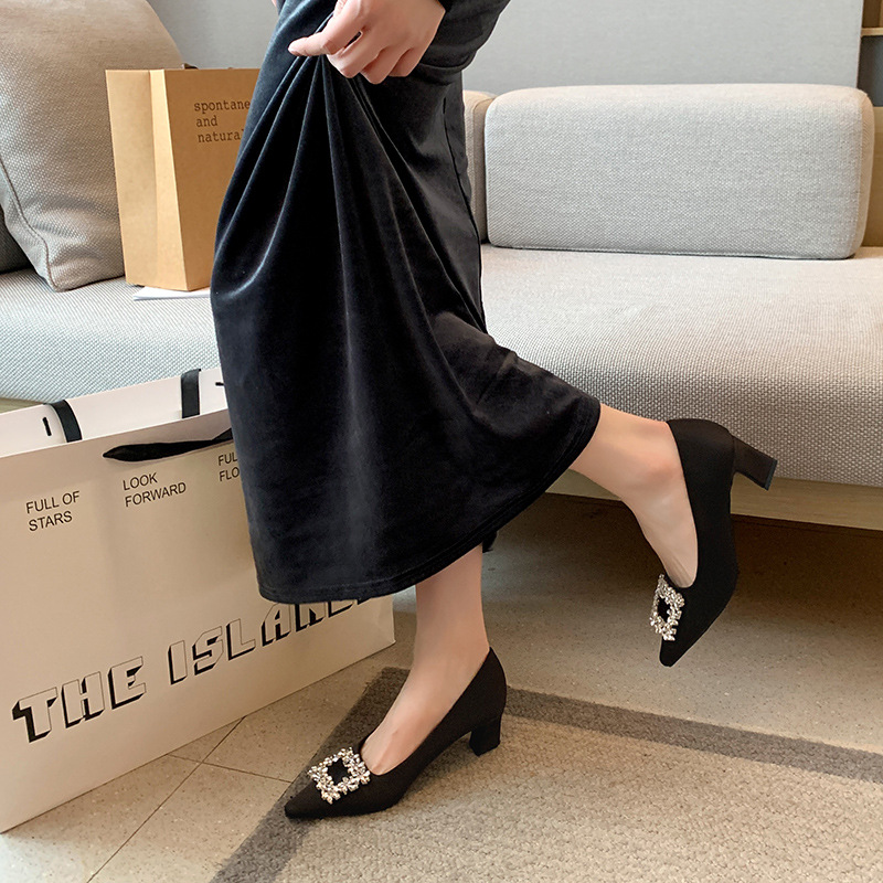 Black Satin Pointed Toe Pumps  - Women Formal Wear Heels 评论和价格